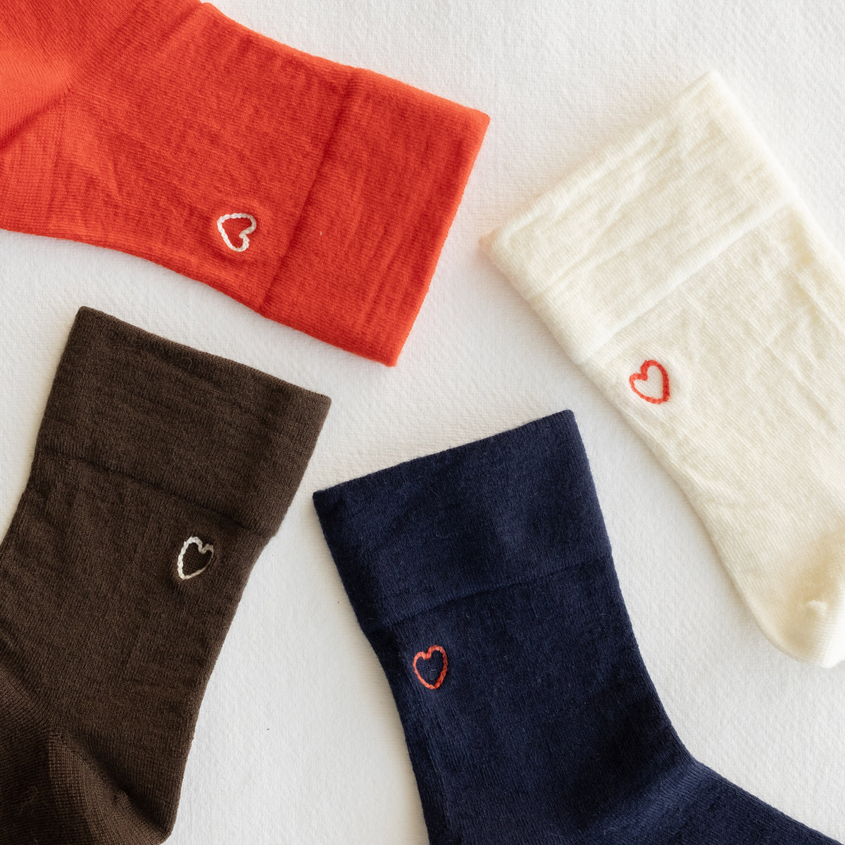 4-4034｜Wool Rubber Free Embroidered Heart Socks
